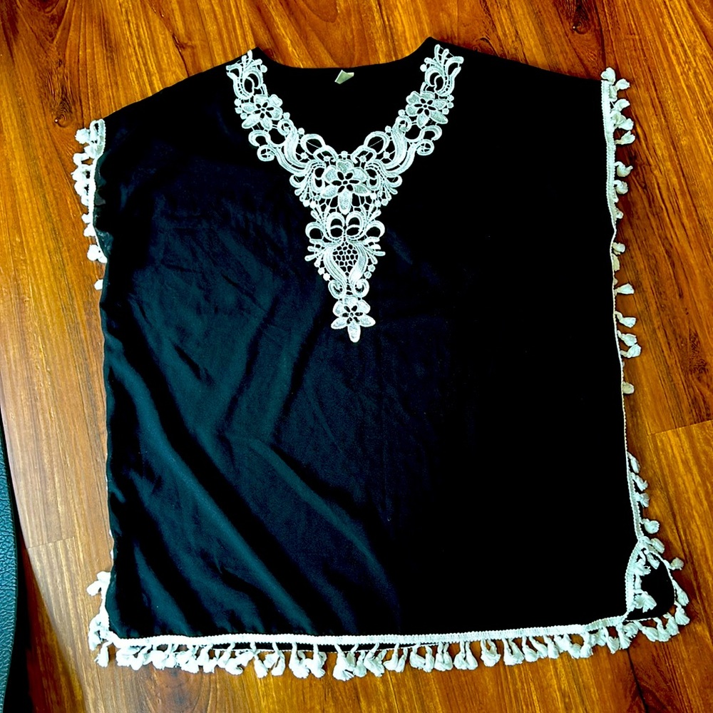 Swim coverup with lace detail - size B XL